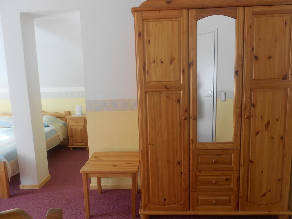 Poska Villa Guesthouse Таллин Номер фото