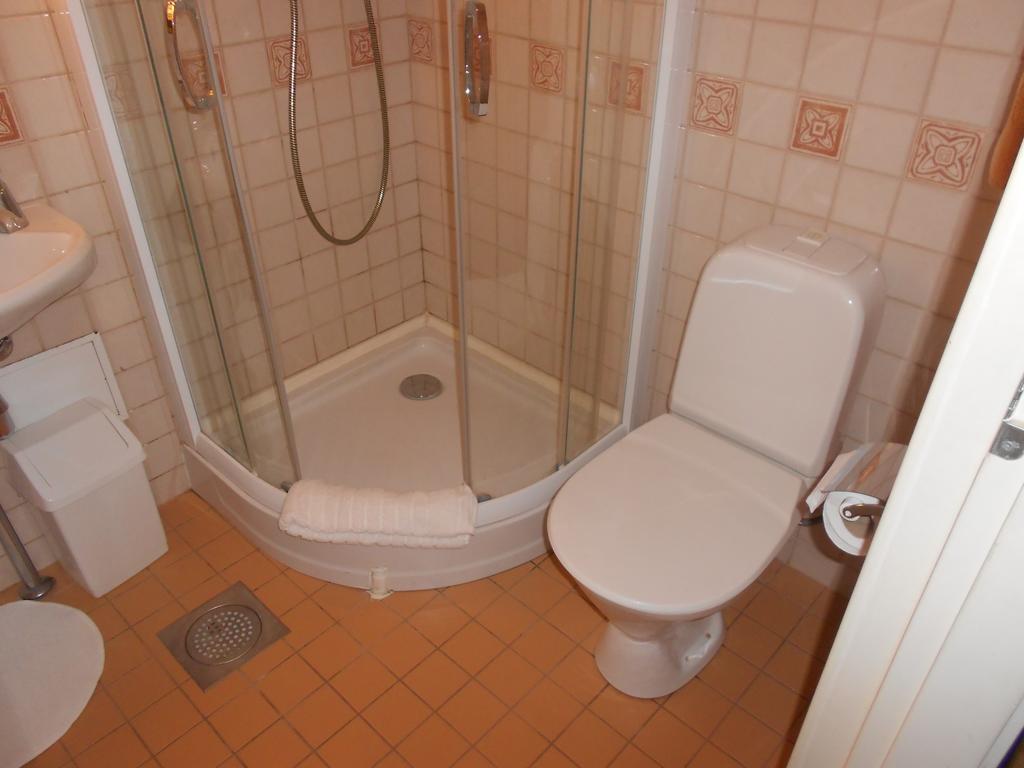 Poska Villa Guesthouse Таллин Экстерьер фото