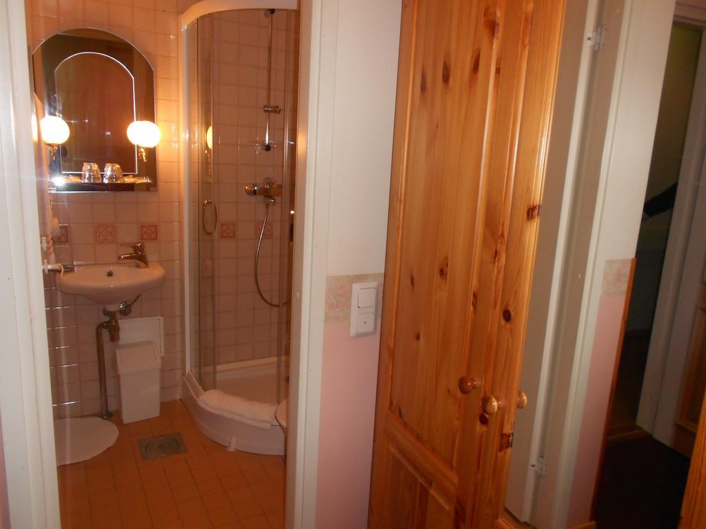 Poska Villa Guesthouse Таллин Номер фото