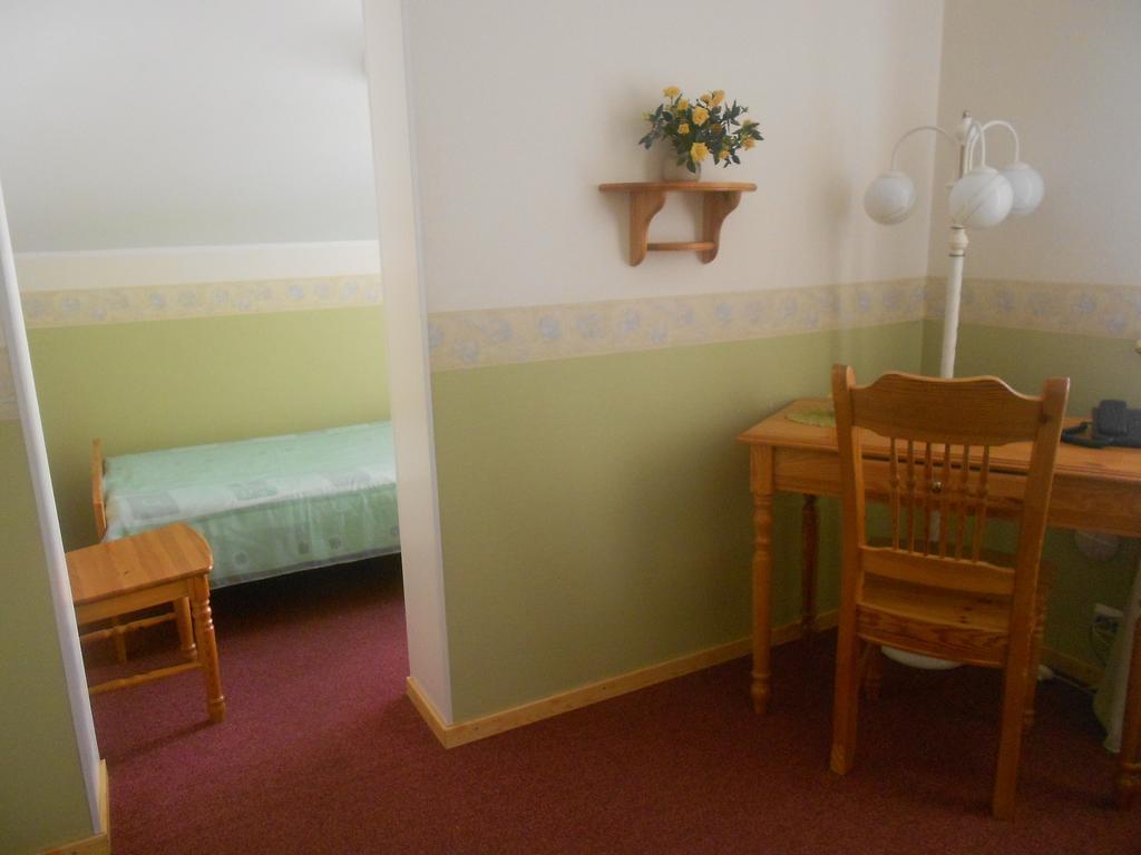 Poska Villa Guesthouse Таллин Экстерьер фото