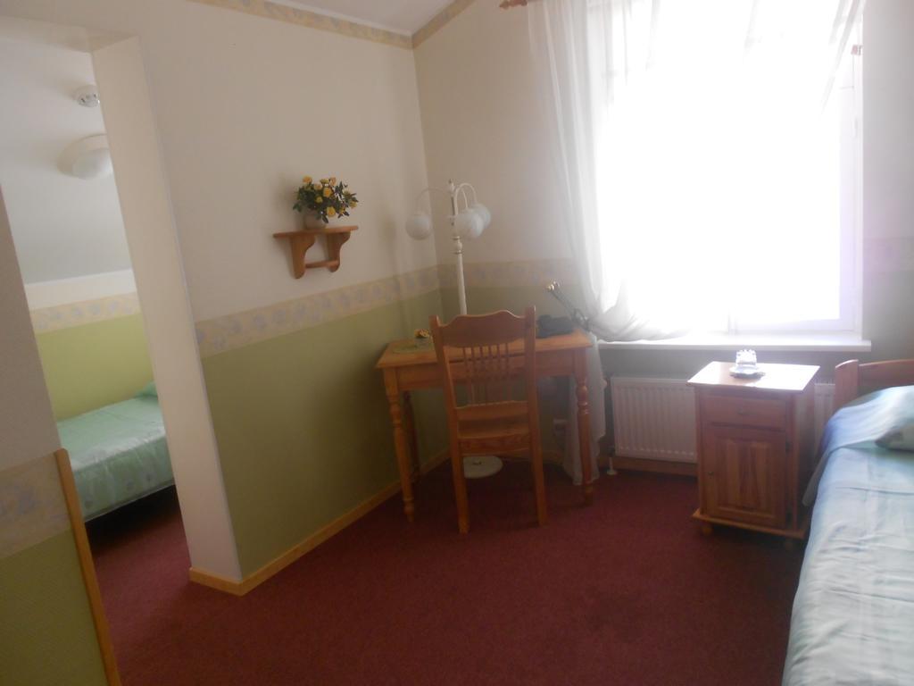 Poska Villa Guesthouse Таллин Номер фото